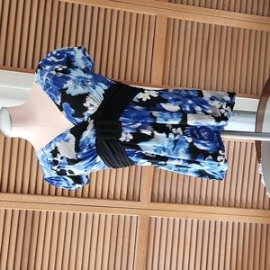 COPY - Womens short sleeve top medium